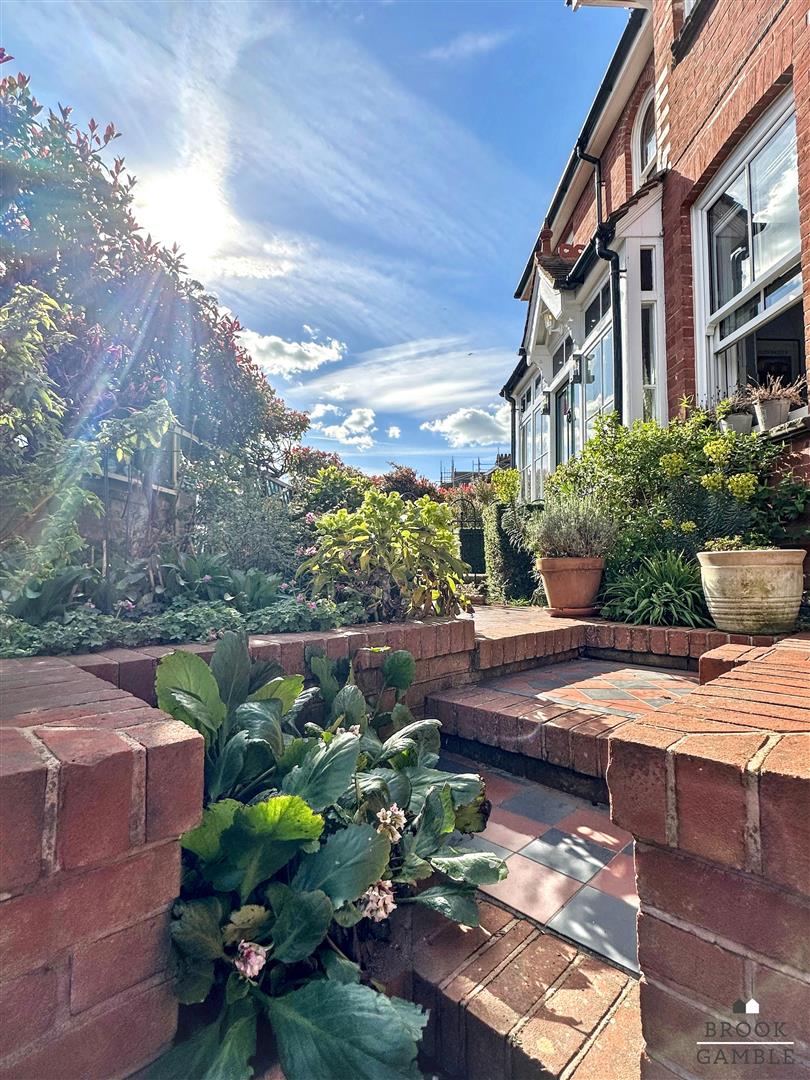 4 Bedroom House. Milton Road in Eastbourne,  57